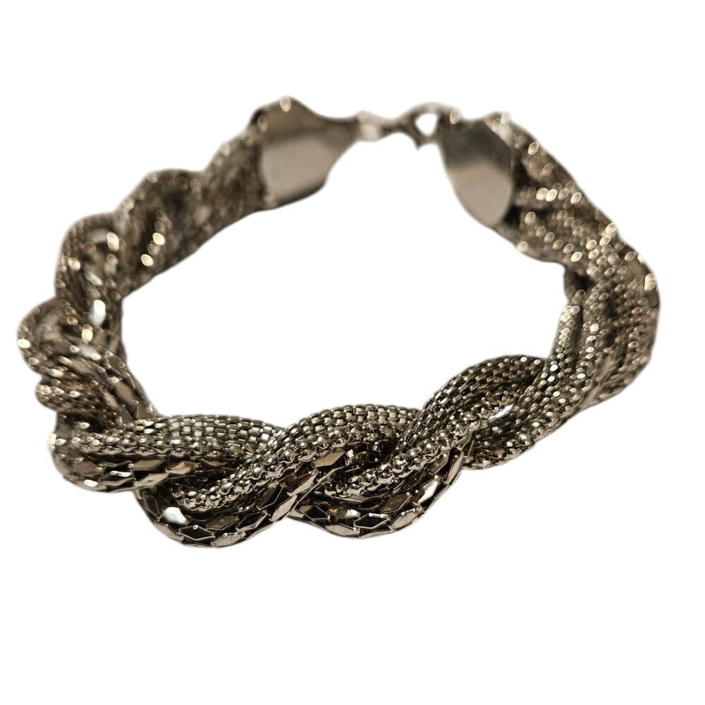 Silvertone Twisted Metal Bracelet with Claw Cosure